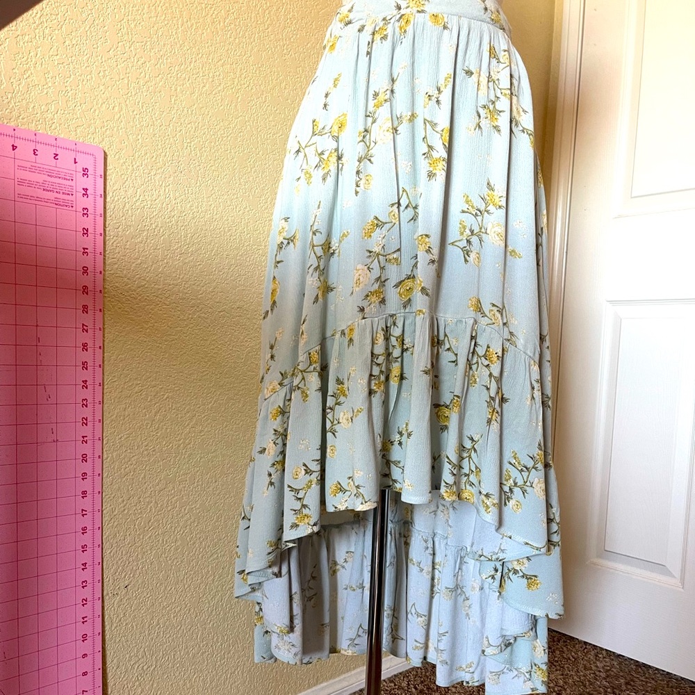 XS High-Low skirt; Mint colored with yellow floral flowers and ruffled hem.
